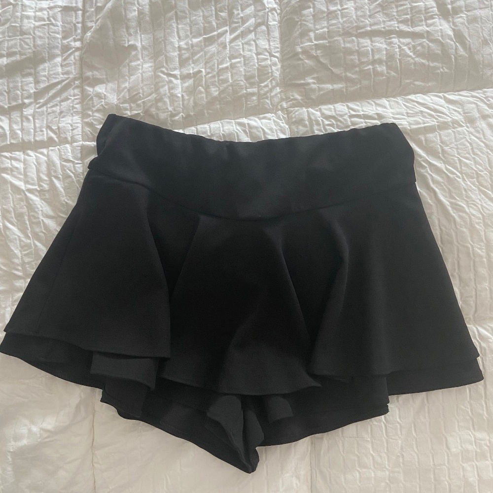 Forever 21 Black Skort (skirt/short)